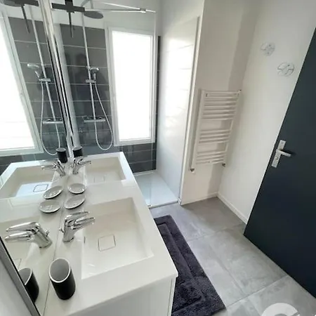 Гостевой дом .la Sablaise. Maison Avec Place De Parking Au Coeur Du Quartier Arago 4*