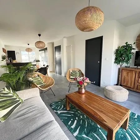 Гостевой дом .la Sablaise. Maison Avec Place De Parking Au Coeur Du Quartier Arago 4*