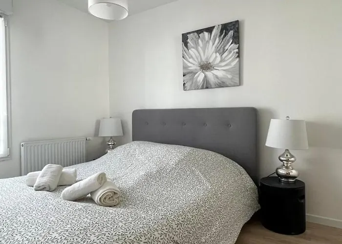 Affittacamere .la Sablaise. Maison Avec Place De Parking Au Coeur Du Quartier Arago